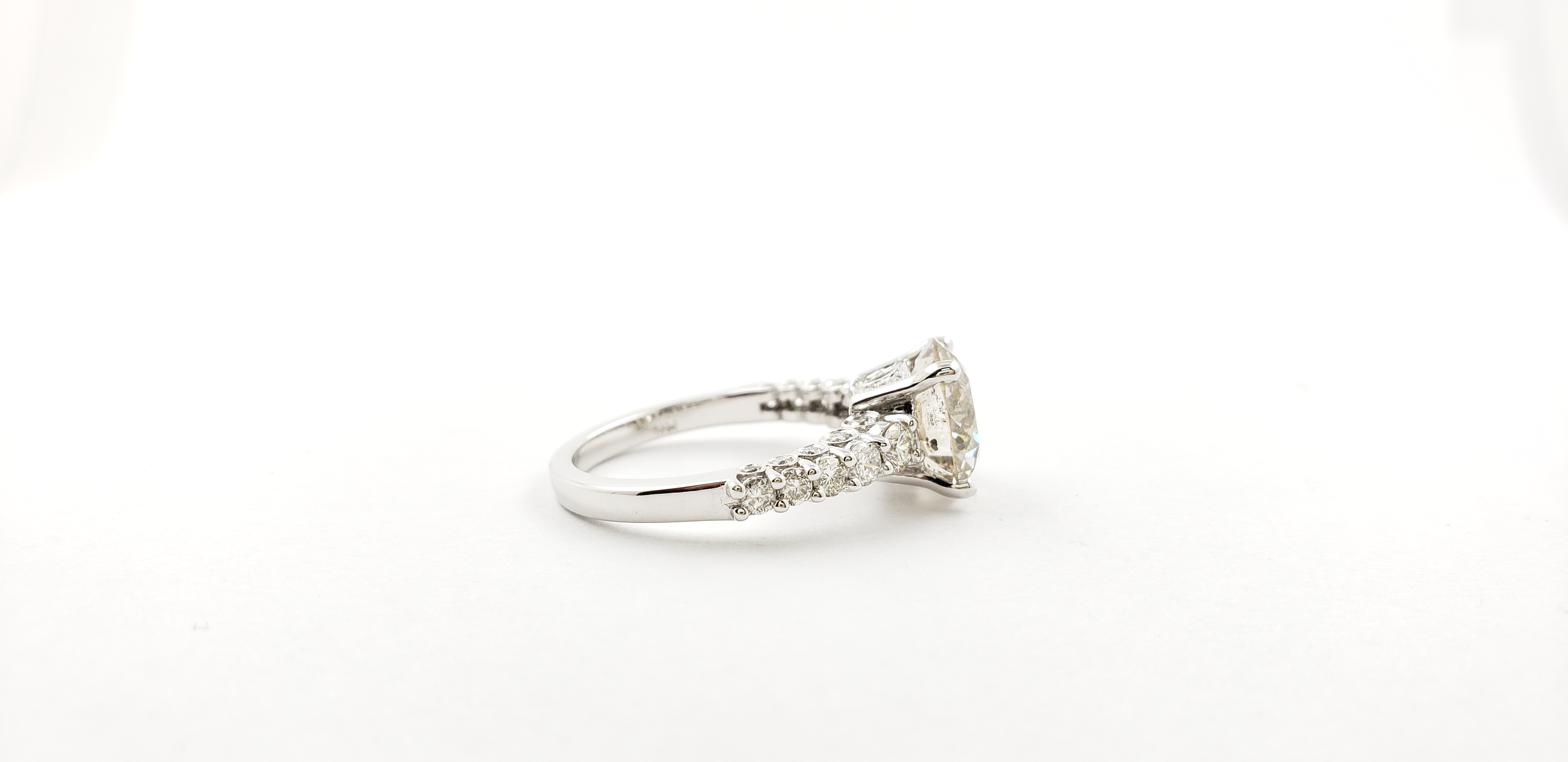 Round Shape Diamond Ring